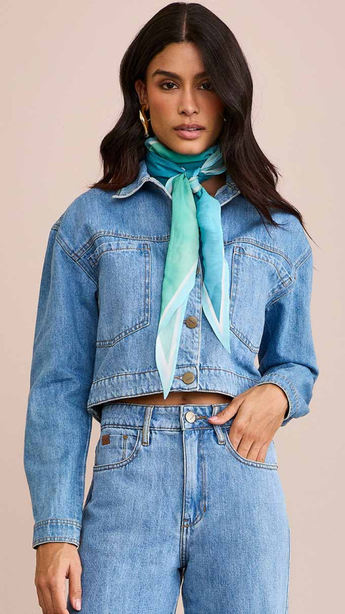 JAQUETA JEANS CROPPED MARTINGALE CLARA