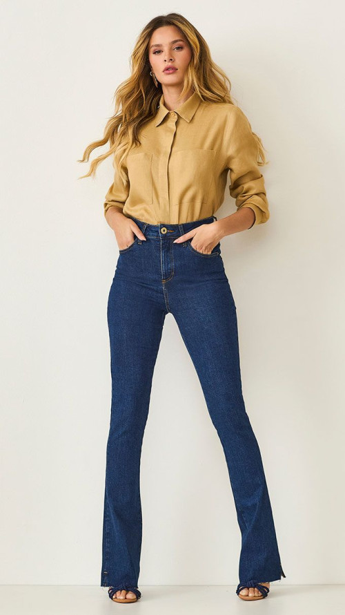 CALÇA FLARE CINTURA ALTA COM ABERTURA NA BARRA