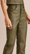 CALÇA COURO ECO RETA VERDE MUSGO