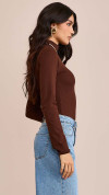 BLUSA MALHA GOLA ALTA MARROM