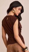 BLUSA DRAPEADA COM CINTO MARROM