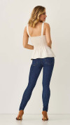 CALÇA SKINNY COM DETALHE NO BOLSO
